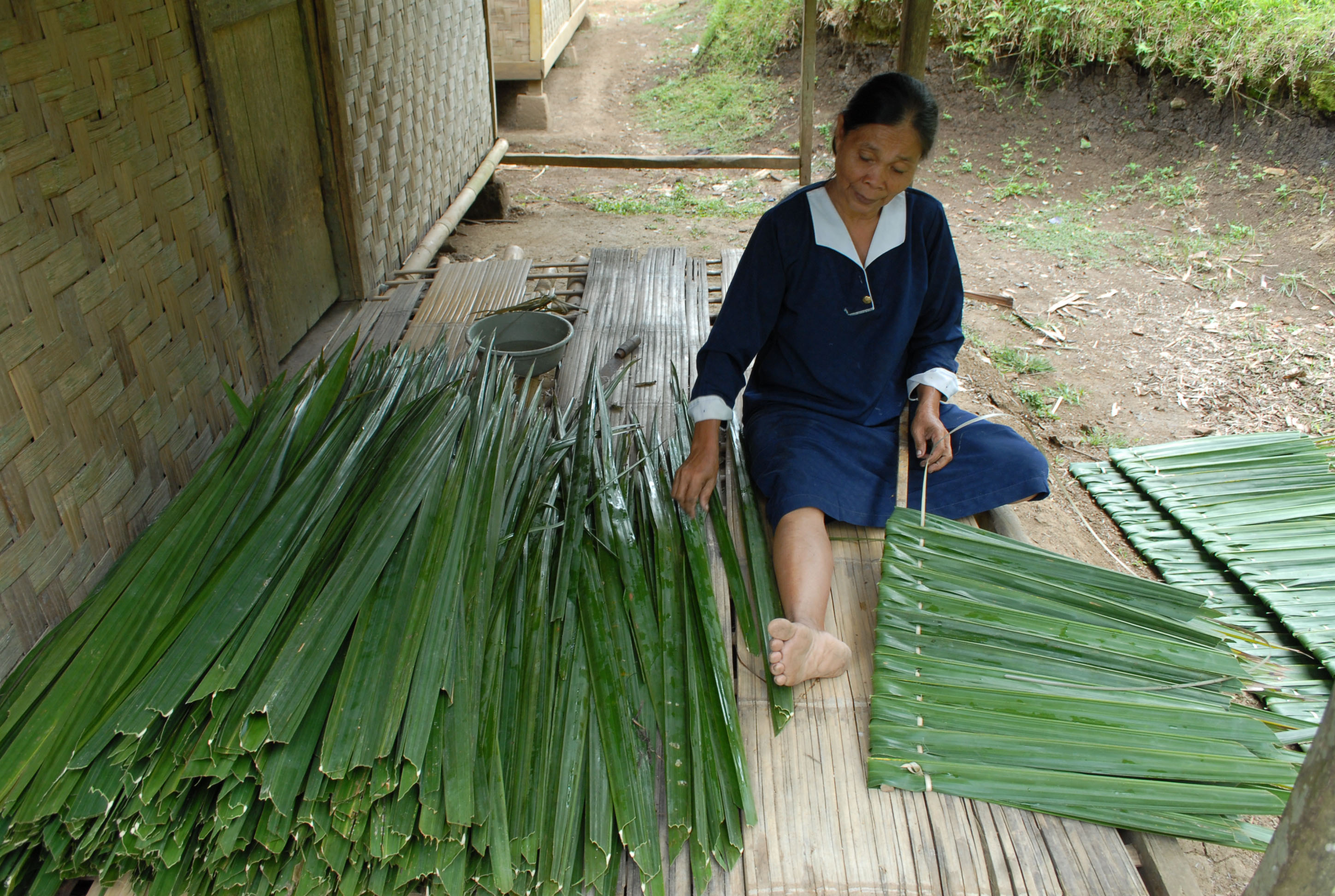 Pengrajin_atap.JPG