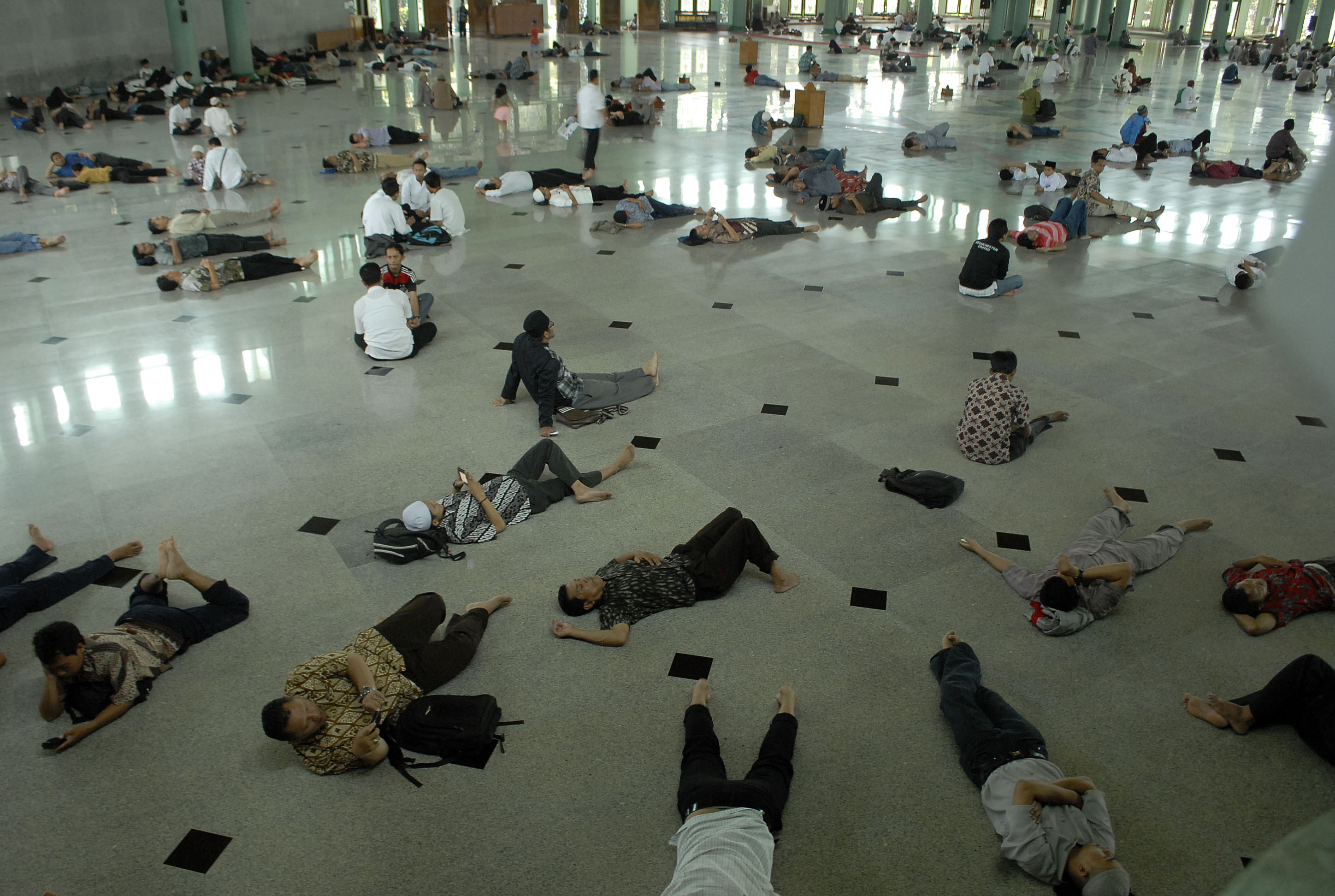 istirahat_di_masjid.JPG